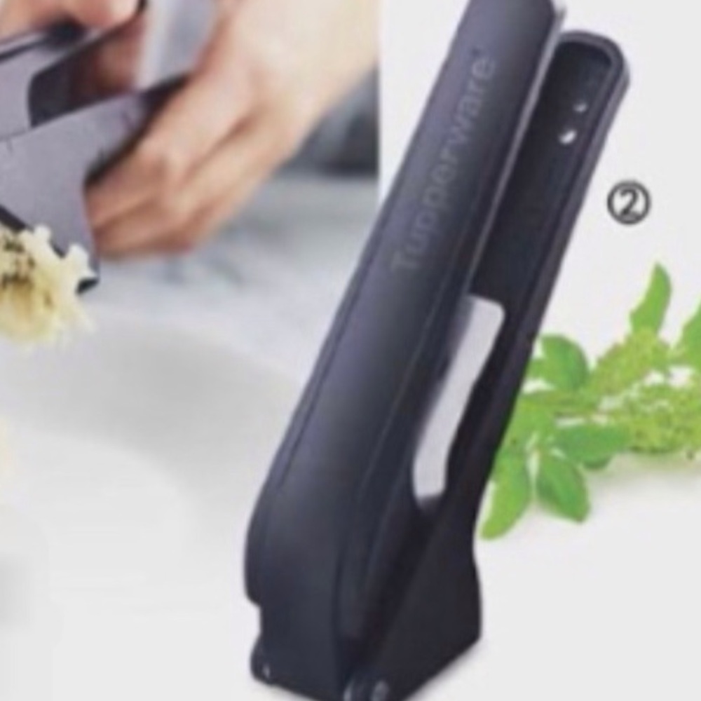 Tupperware GARLIC PRESS - Picture 2 of 5
